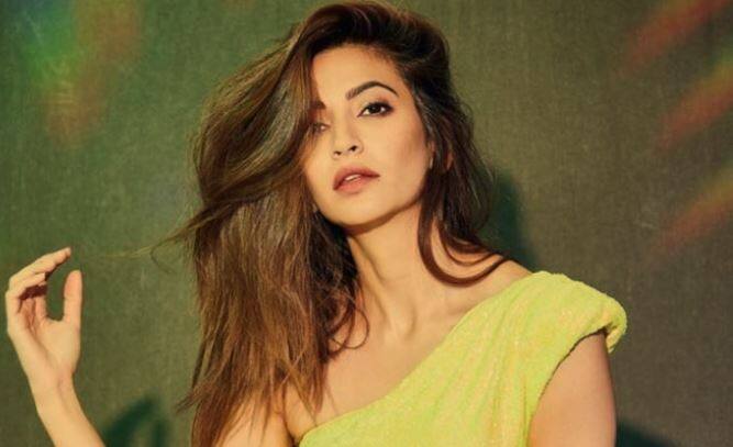 Actress kriti kharbanda angry with airlines for losing her luggage air india replies એર ઈન્ડિયાએ સામાન ગુમ કરી દેતા એક્ટ્રેસ ક્રીતિ ખરબંદા થઈ ગુસ્સે, જાણો ટ્વિટ કરી શું કહ્યું ?