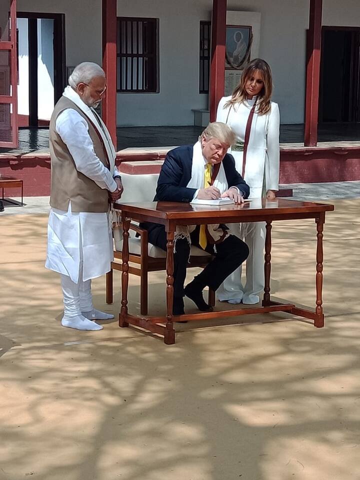 ગાંધીઆશ્રમની મુલાકાત વખતે ટ્રમ્પે વિઝિટર બુકમાં નોંધ કરી હતી.