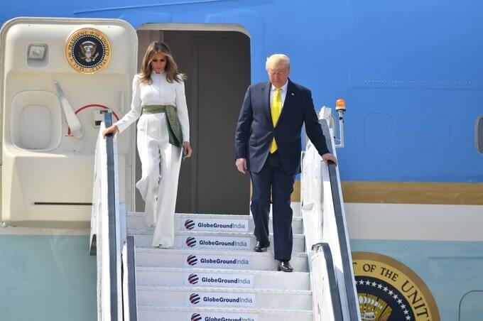 અમદાવાદઃઅમેરિકાના રાષ્ટ્રપતિ ડોનાલ્ડ ટ્રમ્પે આજથી બે દિવસના ભારત પ્રવાસે આવી પહોંચ્યા છે. તેમણે પ્રવાસની શરૂઆત પ્રધાનમંત્રી નરેન્દ્ર મોદીના ગૃહરાજ્ય ગુજરાતના અમદાવાદથી કરી હતી.