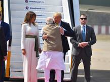 ટ્રમ્પના અમદાવાદ આગમનથી મોટેરા સ્ટેડિયમમાં સંબોધન સુધીની સફર, જુઓ તસવીરોમાં