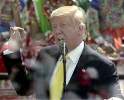 'નમસ્તે ટ્રમ્પ' કાર્યક્રમ દરમિયાન ડોનાલ્ડ ટ્રમ્પે 2 બોલિવૂડ ફિલ્મોના નામનો ઉલ્લેખ કર્યો, જાણો