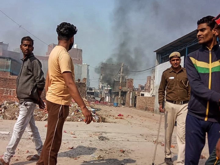 Delhi violence stone pelting between two groups near bhajanpura chowk દિલ્હી હિંસા: ભજનપુરામાં ભારે પથ્થરમારો, કર્દમપુરીમાં ફાયરિંગ કરતા જોવા મળ્યા ઉપદ્રવી
