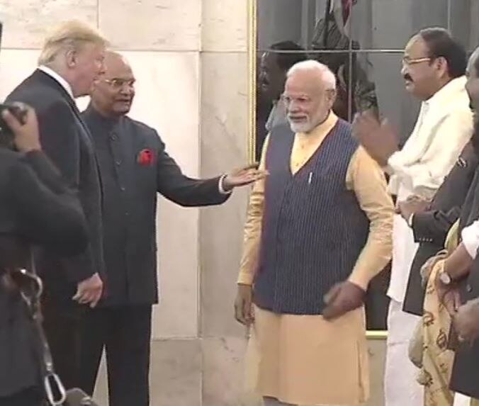 Donald Trump and First Lady Melania Trump at Rashtrapati Bhawan રાષ્ટ્રપતિ ભવનમાં આયોજિત ડિનરમાં સામેલ થયા ડોનાલ્ડ ટ્રમ્પ અને મેલાનિયા ટ્રમ્પ