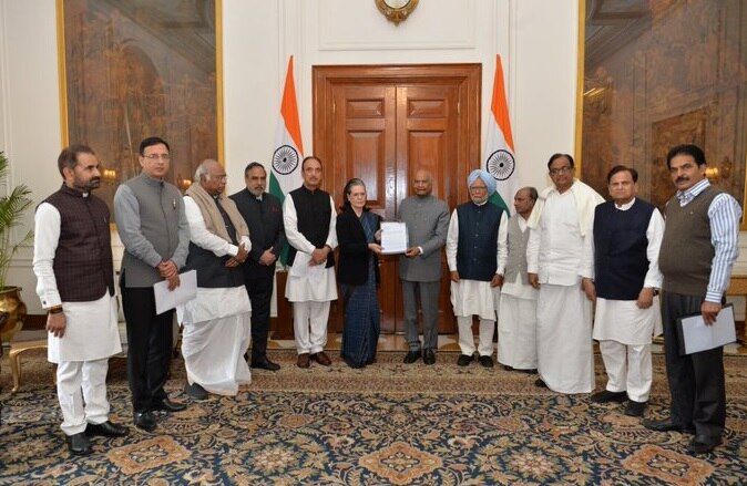 Delhi Violence Sonia Gandhi submits memorandum to President Ram Nath Kovind Delhi Violence: સોનિયા ગાંધીએ રાષ્ટ્રપતિને આવેદન પત્ર આપ્યું, કહ્યું- સરકારની બેદરકારીથી લોકોના જીવ ગયા
