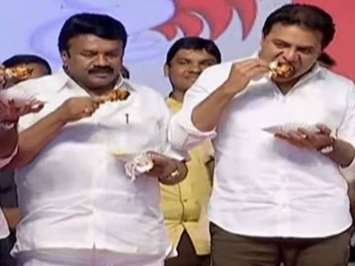 Telangana Ministers Eat Chicken On Stage For Coronavirus Awareness Campaign કોરોના વાયરસની અફવાને ખત્મ કરવા તેલંગણાના મંત્રીઓએ મંચ પર ખાધુ ચિકન