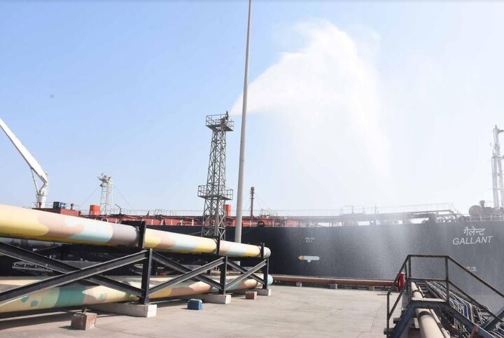 Know about Gujarat s first terminal with advance sulfur analysed lab testing  ઈન્ડિયન ઓઈલનું કંડલા કોમ્પલેક્સ BS-6 ઈંધણ માટે એડવાન્સ સલ્ફર એનલાઈઝર લેબ ટેસ્ટિંગ સુવિધા ધરાવતું  ગુજરાતનું છે પ્રથમ ટર્મિનલ, આવી છે સુવિધાઓ