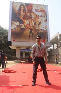 Baaghi 3 ના પ્રમોશનમાં આ અંદાજમાં પહોંચ્યો ટાઈગર શ્રોફ, ફેન્સના કહેવા પર બતાવ્યા સિક્સ પેક એબ્સ