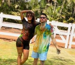 પ્રિયંકાએ પતિ નિક જોનાસ સાથે હોળી મનાવતી તસવીર કરી શેર, કહી આ મોટી વાત