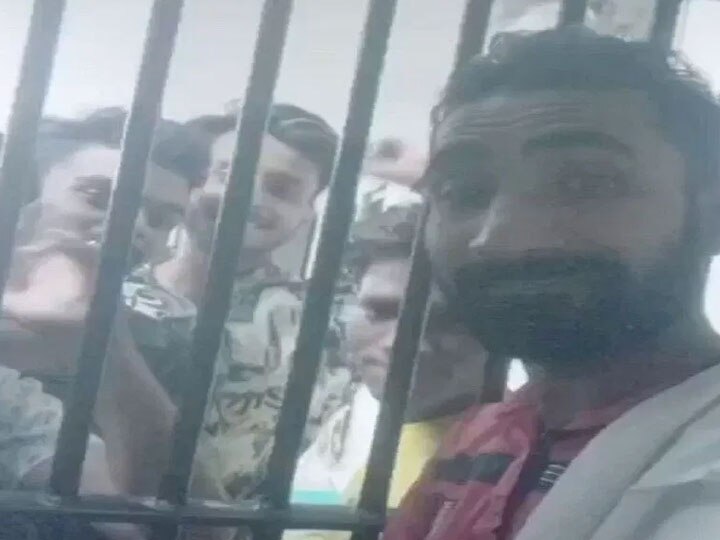 The accused made a song tik tok video in jail અમદાવાદ: આરોપીએ જેલમાં જ ‘નાયક નહીં ખલનાયક હું મેં’ સોંગ પર બનાવ્યો ટિકટોક વીડિયો