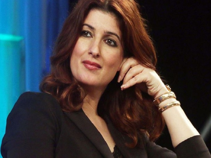 twinkle khanna shared a video where she is seen hiding her face with paper કાગળથી ચહેરો છુપાવતી નજર આવી ટ્વિંકલ ખન્ના, કહ્યું- રાહ જુઓ, જલ્દીજ કરીશ ખુલાસો