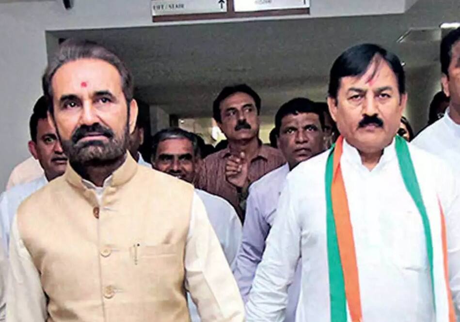 કોંગ્રેસમાં ‘કુરબાની દેગા કૌન’ની સ્થિતી, ભરતસિંહ ને શક્તિસિંહ બંનેમાંથી કોઈ ખસવા તૈયાર નહીં...... Rajyasabha Election: Bharatsinh Solanki vs Shaktisinh Gohil in Congress કોંગ્રેસમાં ‘કુરબાની દેગા કૌન’ની સ્થિતી, ભરતસિંહ ને શક્તિસિંહ બંનેમાંથી કોઈ ખસવા તૈયાર નહીં......