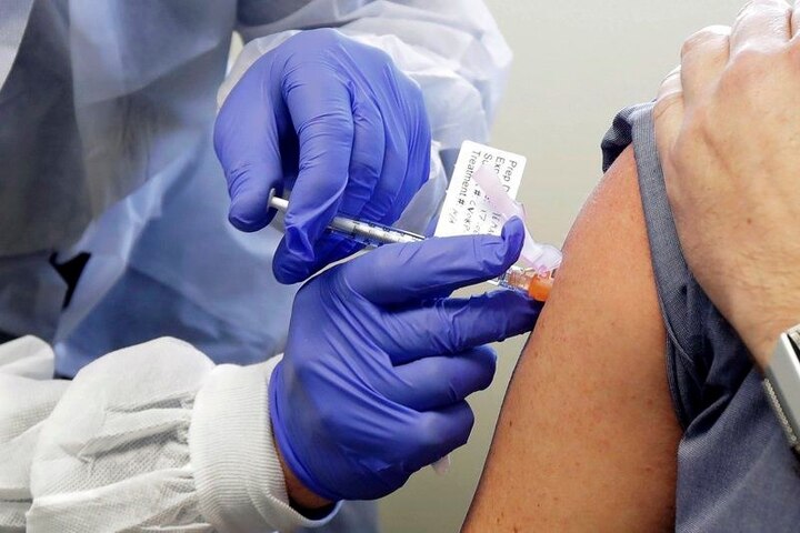 coronavirus vaccination test to begin in america today કોરોનાના વાયરસનો તોડ શોધવા અમેરિકાએ સોમવારથી શરૂ કર્યું પરીક્ષણ, જાણો બજારમાં રસી આવતા કેટલો સમય લાગશે