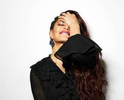 સલમાનની આ હૉટ એક્ટ્રેસનો હૉટ યોગા વીડિયો થઇ રહ્યો છે વાયરલ, ક્લિક કરીને જુઓ......