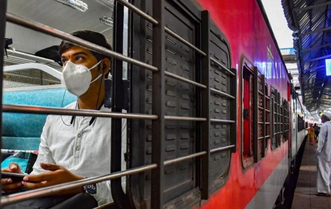 Central railway cancels 22 low occupancy trains till March 31 કોરોના વાયરસ: સેન્ટ્રલ રેલવેએ 31 માર્ચ સુધી બંધ કરી 22 ટ્રેન
