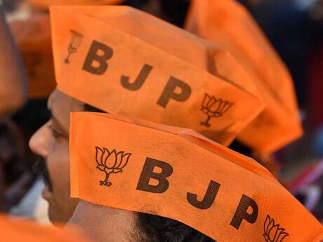 Rajya Sabha Election: BJP MLA's phone switched off ગુજરાતમાં ભાજપના ક્યા ધારાસભ્યનો ફોન સ્વિચ-ઓફ થઈ જતાં ભાજપના નેતા દોડતા થઈ ગયા? કોંગ્રેસ સાથે જશે તેવા મેસેજ વાયરલ