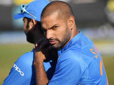 shikhar dhawan maintain fitness along with coronavirus effects CoronaVirus: જીમ બંધ હોવાથી શિખર ધવને શોધી કાઢ્યો કસરત કરવાનો નવો નુસ્ખો, ફિટનેસનો વીડિયો વાયરલ