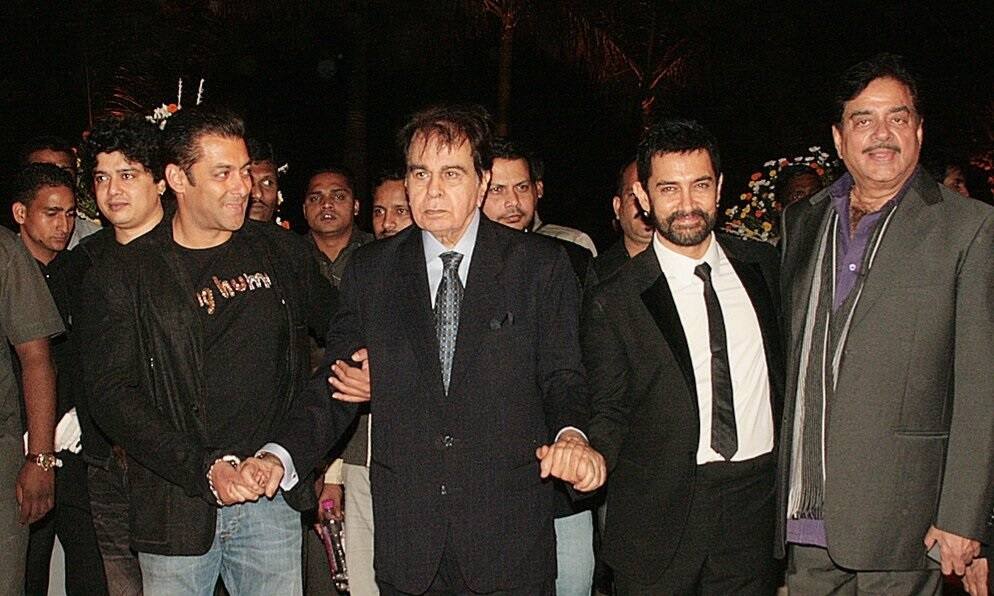 કોરોનાથી બચવા હિન્દી ફિલ્મોના આ સુપરસ્ટારે કર્યું સેલ્ફ કોરેન્ટાઈનેશન, 14 દિવસ કોઈને નહીં મળે, જાણો વિગત Veteran actor Dilip Kumar said he is in quarantine and in complete isolation કોરોનાથી બચવા હિન્દી ફિલ્મોના આ સુપરસ્ટારે કર્યું સેલ્ફ કોરેન્ટાઈનેશન, 14 દિવસ કોઈને નહીં મળે, જાણો વિગત