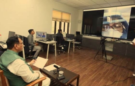 CM vijay Rupani talks with coronavirus patients video conference CM રૂપાણીએ કોરોનાના દર્દીઓ સાથે વીડિયો કોન્ફરન્સ પર કરી વાતચીત, જાણો શું કહ્યું ?