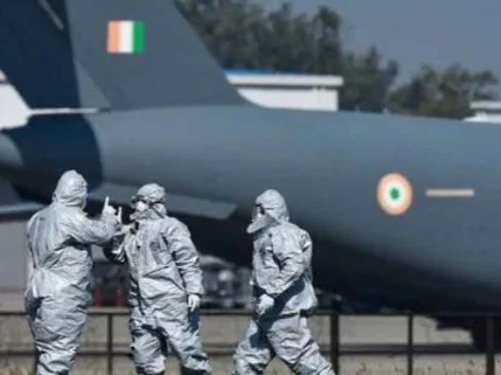 The Indian Air Force (IAF) has ordered its pilots to remain in the cockpit કોરોનાઃ ભારતીય એરફોર્સના નિર્દેશ- એરલિફ્ટિંગ દરમિયાન કોકપિટમાંથી બહાર ના નીકળે પાયલોટ