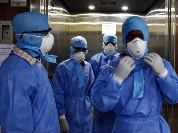 ગુજરાતમાં કોરોનાના ચેપના વધુ ચાર કેસઃ આ લોકોને કઈ રીતે લાગ્યો ચેપ? જાણો વિગત Coronavirus effect in Gujarat, new four case found in state, three cases of community transmission ગુજરાતમાં કોરોનાના ચેપના વધુ ચાર કેસઃ આ લોકોને કઈ રીતે લાગ્યો ચેપ? જાણો વિગત