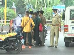 વડોદરાઃ હોમ ક્વોરોન્ટાઇન વ્યક્તિએ ખોલી દુકાન, કારણ વગર બહાર નીકળી રહ્યા છે લોકો