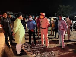 Coronavirus: ચિલોડા હાઈવે જઈને CM વિજય રૂપાણીએ રાજસ્થાન જતાં શ્રમિકોની કરી મદદ