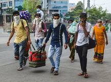 Lockdownના કારણે પગપાળા ચાલીને માદરે વતન જઈ રહ્યો હતો યુવક, 200 કિમી ચાલ્યા બાદ આવ્યો હાર્ટઅટેક ને પછી....