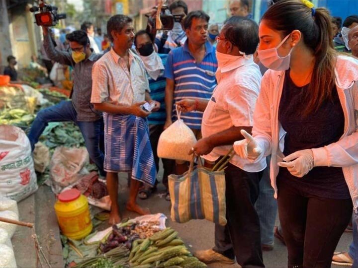 TMC MP and Actress Nusrat Jahan shopping to vegetables and fruits in Market Coronavirus Effect: લોકડાઉનની વચ્ચે કઈ સાંસદ શાકભાજી અને ફ્રુટ ખરીદવા માટે ઘરની બહાર નીકળી