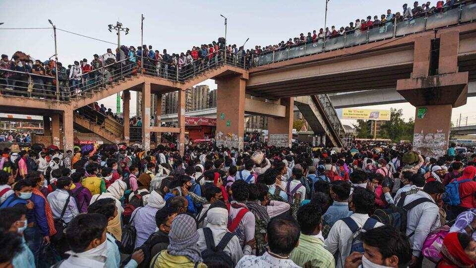 Lockdown: મજૂરોના સ્થળાંતરને રોકવા રાજ્ય અને જિલ્લાની સરહદો સીલ કરો, કેન્દ્રનો રાજ્ય સરકારોને આદેશ Lockdown central government orders to seal all borders of states for to stop migration of labors Lockdown: મજૂરોના સ્થળાંતરને રોકવા રાજ્ય અને જિલ્લાની સરહદો સીલ કરો, કેન્દ્રનો રાજ્ય સરકારોને આદેશ