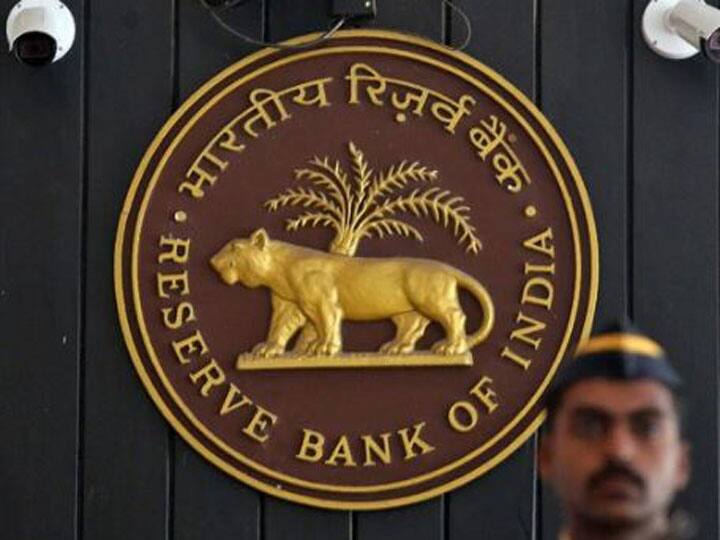 things to know about RBI's moratorium on EMI EMI ત્રણ મહિના નહીં ભરવાનો વિકલ્પ પસંદ કરવા જેવો નથી, જાણો વધારાનું કેટલું વ્યાજ ચૂકવવું પડશે ?