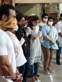 INSIDE PICS: ઋષિ કપૂરના અંતિમ સંસ્કારમાં વીડિયો કોલથી દિકરી રિદ્ધિમાએ કર્યા દર્શન