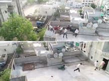 અમદાવાદમાં લોકોને ધાબા પર ટોળું વળીને પત્તા રમવાનું ભારે પડ્યું? આ વીડિયો એકવાર જરૂર જોજો