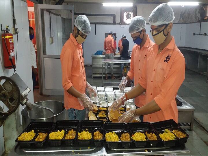Community Kitchen started by Shanti Business School to help for needy Lockdown: જરૂરિયાતમંદોને ભોજન મળી રહે તે માટે શાંતિ બિઝનેસ સ્કૂલ દ્વારા શરૂ કરવામાં આવ્યું કોમ્યુનિટી કિચન