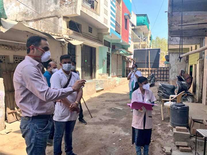 અમદાવાદમાં એક જ દિવસમાં 50 કોરોનાના કેસ આ વિસ્તારોમાંથી મળ્યા, દૂર રહેજો આ વિસ્તારોથી Coronavirus update : Please avoid go to Ahmedabad's hot spots, today found 50 cases of covid-19 અમદાવાદમાં એક જ દિવસમાં 50 કોરોનાના કેસ આ વિસ્તારોમાંથી મળ્યા, દૂર રહેજો આ વિસ્તારોથી