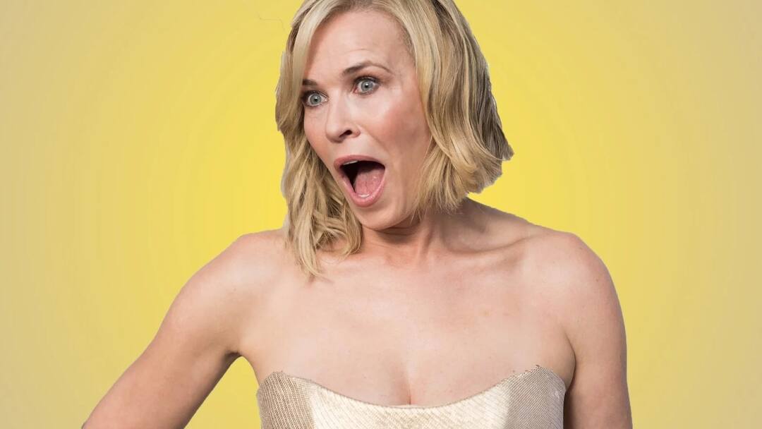 Actress Chelsea Handler use her bra to covert in mask due to shortage of supply કોરોનાવાયરસના કારણે સર્જાઈ માસ્કની અછત, આ એક્ટ્રેસે ઘરે પોતાની બ્રામાંથી જ બનાવી દીધું માસ્ક