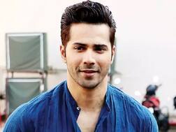 Lockdown: પોલીસકર્મી સાથે હાથ મિલાવતા ફોટાને લઈ યૂઝરે વરુણ ધવનને કર્યો ટ્રોલ, એક્ટરે આપ્યો આ જવાબ