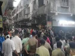 સુરત: વરાછામાં પરપ્રાંતિય કામદારોએ ઘરે જવાની માંગ સાથે મચાવ્યો હોબાળો