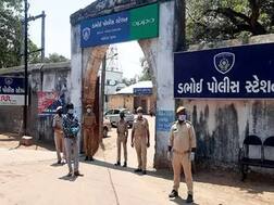 વડોદરામાં ચોરી કરનાર ચોરને પકડવો પોલીસવાળાને ભારે પડ્યો? જાણો કારણ છે ચોંકવનારું