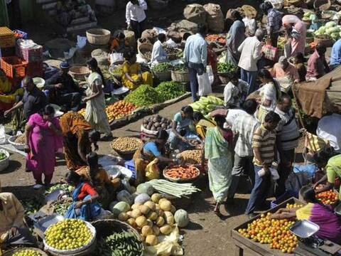 સુરતમાં શાકભાજી વિક્રેતાઓને કોરોના પોઝિટિવ આવતાં લોકોમાં ફફડાટ, જાણો વિગત