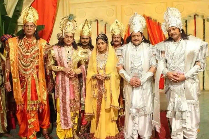 Bollywood actress Juhi Chawla bowed out as Draupadi in Mahabharat મહાભારતમાં 'દ્રૌપદી'ના રોલ માટે બોલિવૂડની આ દિગ્ગજ એક્ટ્રેસની થઈ હતી પસંદગી, પરંતુ આ કારણે પાડી દીધી ના, જાણો વિગતે