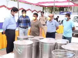 ગુજરાતના આ શહેરમાં કોરોનાના દર્દીઓને એક પણ રૂપિયો ચૂકવ્યા વગર 5 સ્ટાર હોટલમાંથી મળે છે જમવાનું, જાણો