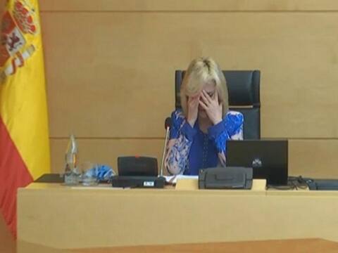 કોરોનામાં મૃત્યુ પામેલા લોકોના નામ જાહેર કરી રહી હતી હેલ્થ ઓફિસર, પોતાના સાથીઓના નામ આવતા રડી પડી