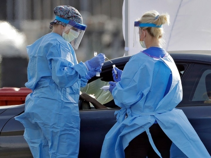 germanys doctors protest naked against no ppe suit COVID-19: PPE કિટ ના મળવાથી જર્મનીમાં ડૉક્ટરોએ નગ્ન થઇને સરકાર સામે વિરોધ પ્રદર્શન શરૂ કર્યુ