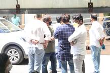 ઈરફાન ખાનના અંતિમ દર્શન કરવા માટે કોણ-કોણ હોસ્પિટલે પહોંચ્યું? જુઆ રહી ખાસ તસવીરો