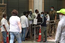 ઈરફાન ખાનના અંતિમ દર્શન કરવા માટે કોણ-કોણ હોસ્પિટલે પહોંચ્યું? જુઆ રહી ખાસ તસવીરો