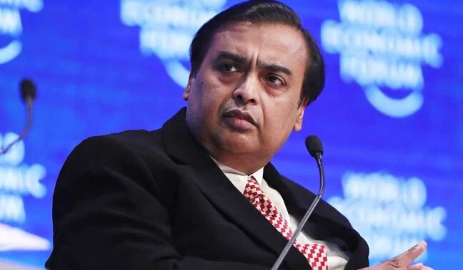mukesh ambani will not take his salary for entire year ril employees salary will also cut લોકડાઉનને કારણે રિલાયન્સના કર્મચારીઓને ફટકો, કોના પગારમાં થશે 10-50 ટકાનો ઘટાડો, જાણો વિગતે
