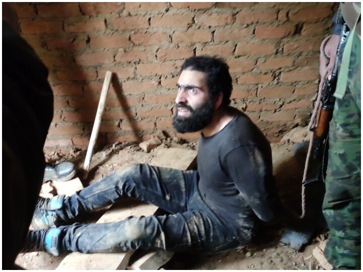 security forces arrested hizbul terrorist in J&K સેનાએ જમ્મુ-કાશ્મીરમાંથી હિઝબૂલના આતંકીને ઝડપ્યો, રિવૉલ્વર પણ કરી જપ્ત