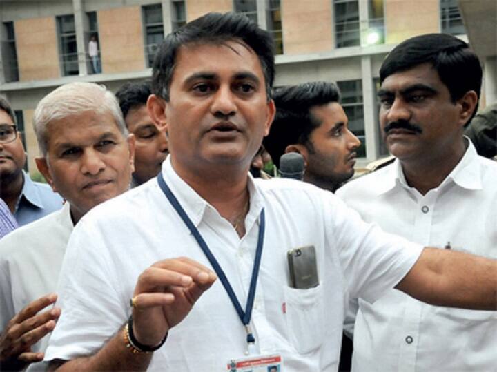 Congress MLA Paresh Dhanani verbal attacks on CM rupani કોંગ્રેસ નેતા પરેશ ધાનાણીનો મુખ્યમંત્રી રૂપાણીને ખુલ્લો પડકારઃ હું નહીં...કાં તો પછી તમે નહીં....