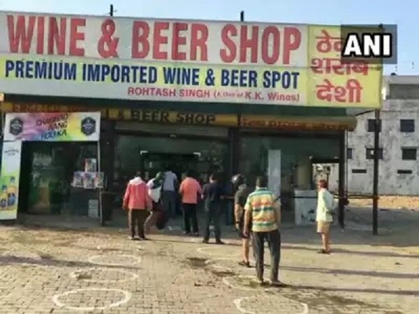 liquor shops open in Haryana from Today આ રાજ્યમાં આજથી ખૂલી દારૂની દુકાનો, લોકો પેટી ભરીને લઈ ગયા