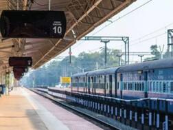 ગુજરાતના કયા રેલવે સ્ટેશન પરિસરમાં મંત્રી, સાંસદ, ધારાસભ્યો સહિત આ લોકો પર લગાવી દેવાયો પ્રતિબંધ? જાણો